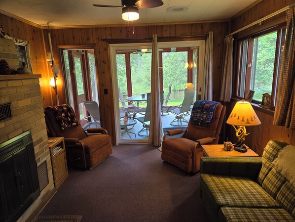 Smart TV, fireplace, DVD player, stereo