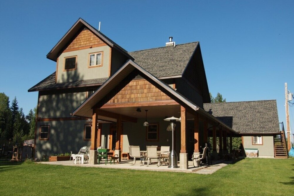 Moments to Red Mountain Resort