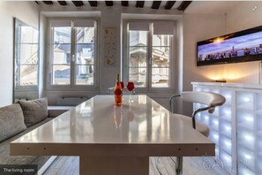 Dining - Super Central Paris Studio, near the Louvre (PARIS)