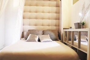 Iron/ironing board, free WiFi, bed sheets - Super Central Paris Studio, near the Louvre (PARIS)