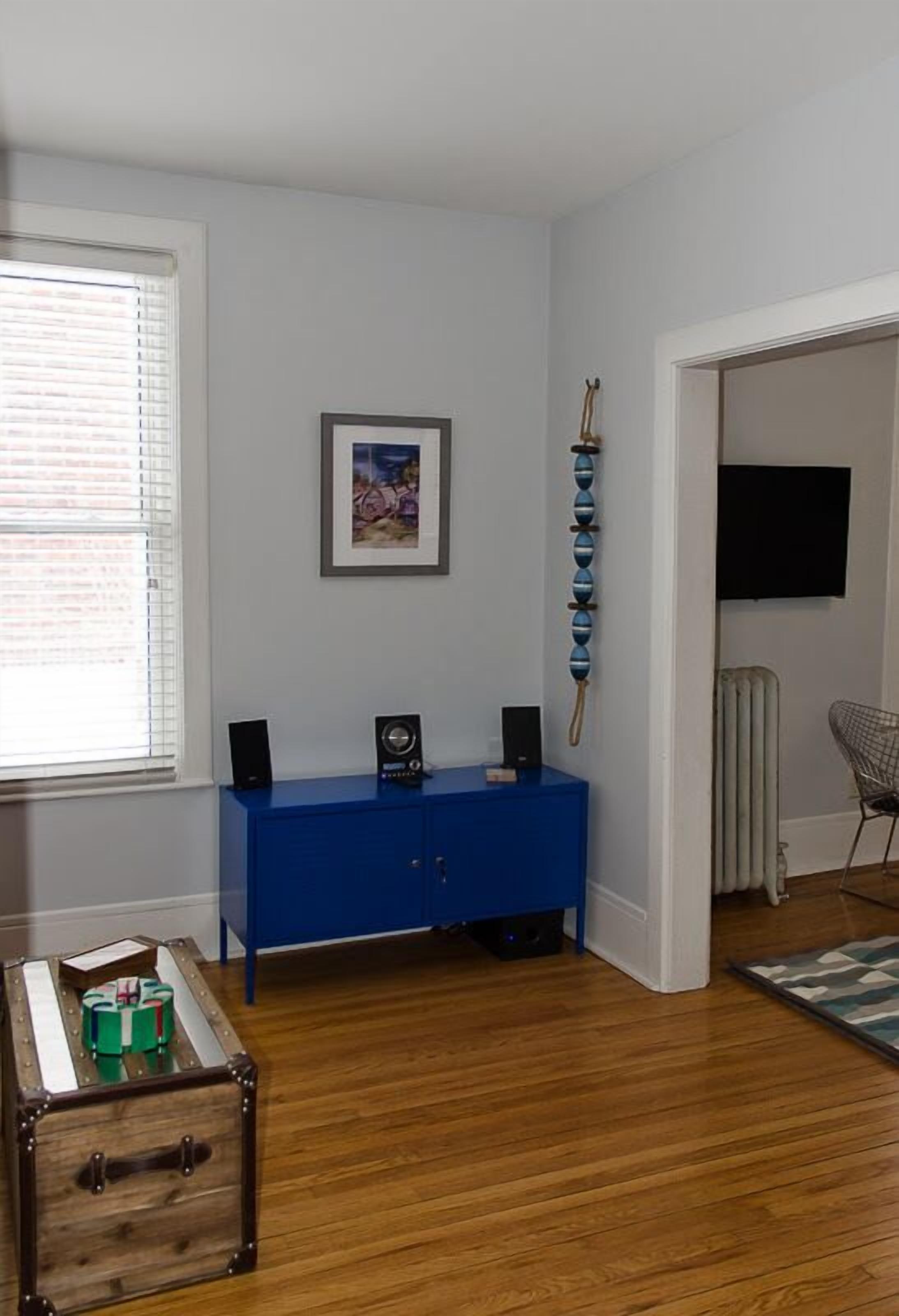 Contemporary Two Bedroom Charmer Close to Downtown and Beachfront