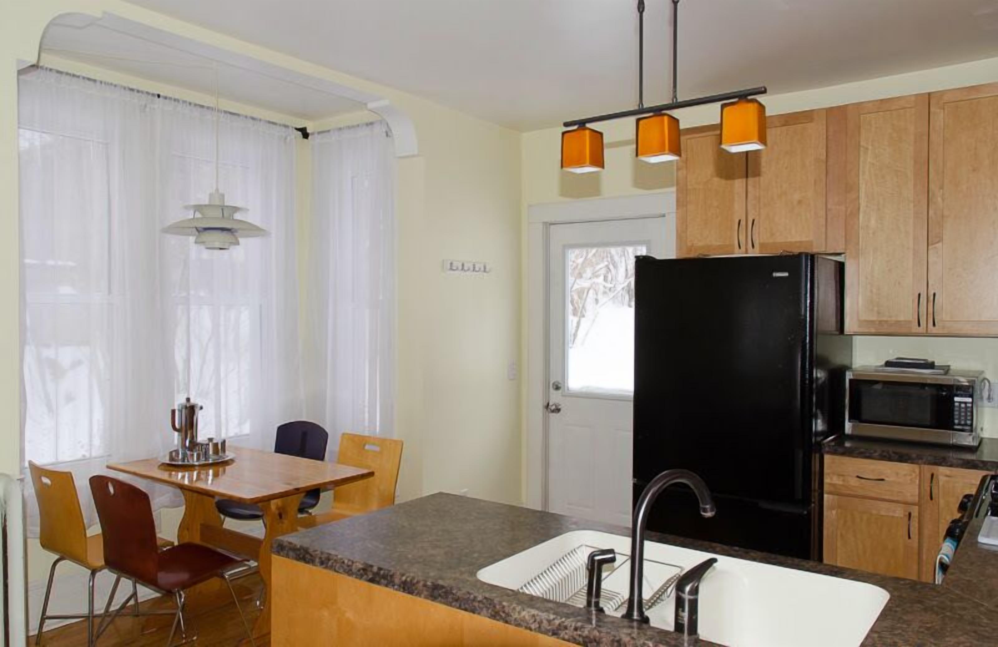 Contemporary Two Bedroom Charmer Close to Downtown and Beachfront