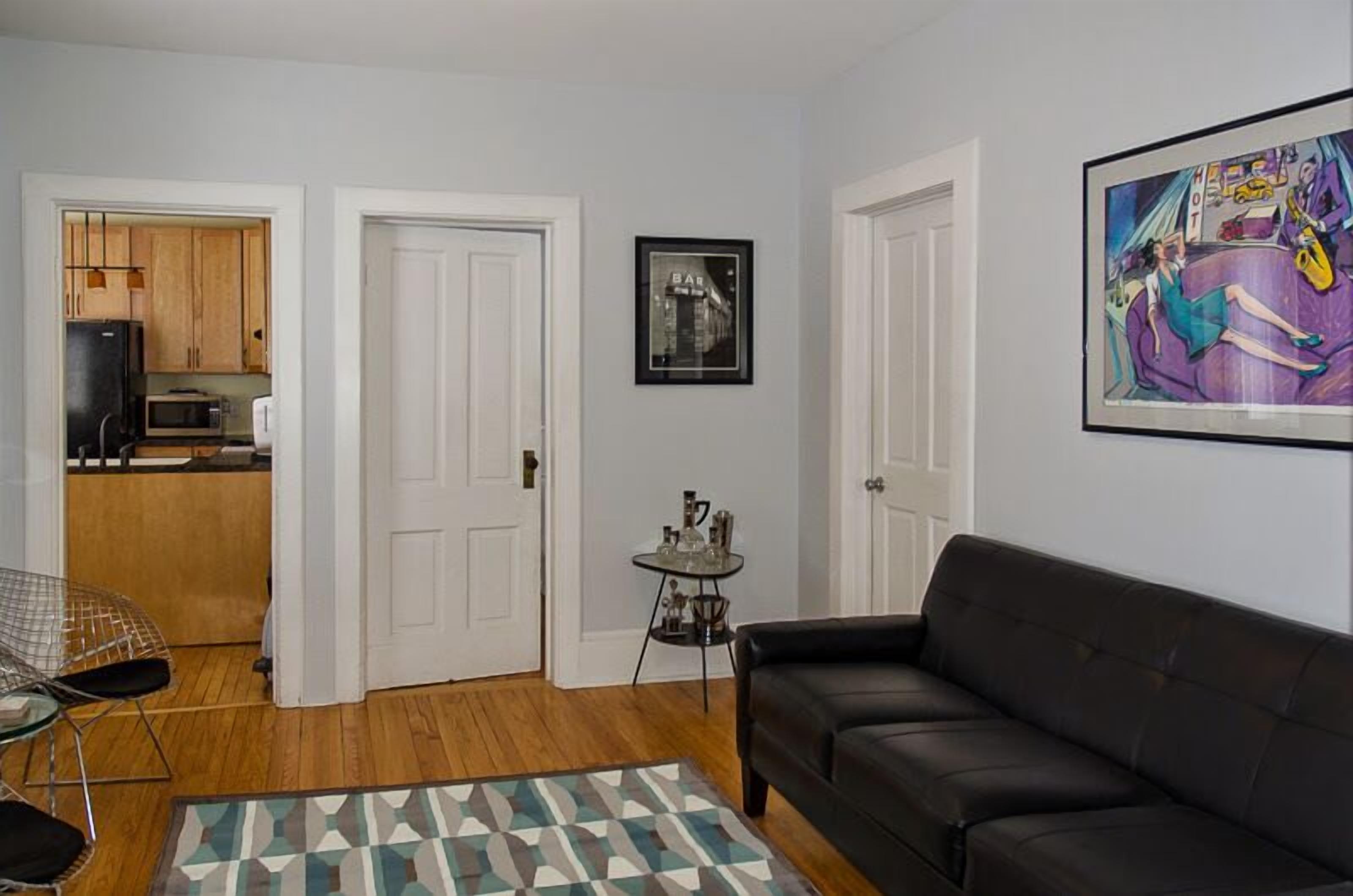 Contemporary Two Bedroom Charmer Close to Downtown and Beachfront