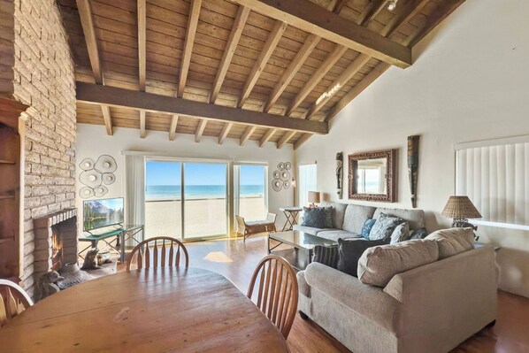 Smart TV, fireplace, DVD player