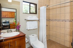 Dusche, Handtücher, Seife, Shampoo
