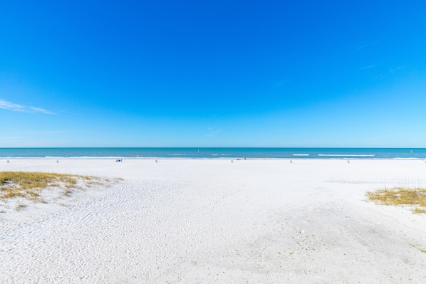 Am Strand, Liegestühle, Strandtücher