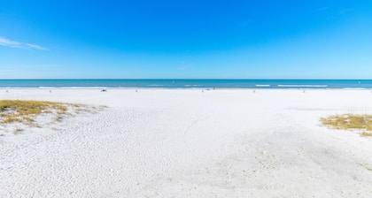 Beachfront / Gulf Sunsets Condo