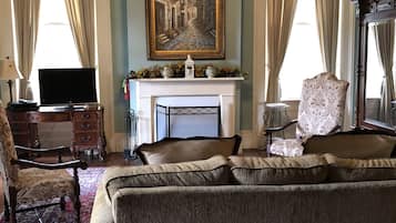 Jenkins | Living area | Flat-screen TV, DVD player