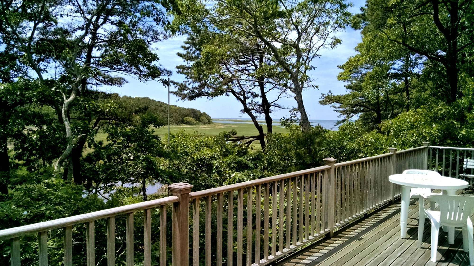 4BD Beauty--Central A/C, Big Deck, Screen Porch, Ever-Changing Water Views