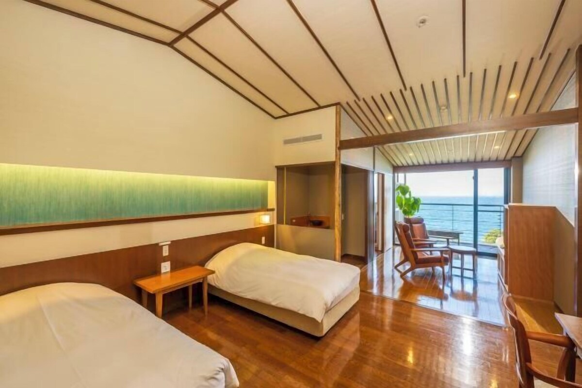 In-room safe, desk, WiFi (free), bed sheets