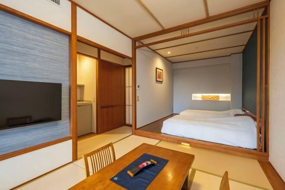 In-room safe, desk, WiFi (free), bed sheets