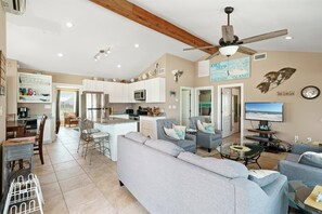 TV, books - Gulf of Mexico Beach Cottage - Direct Gulf views from nearly every room! - Knee (Dauphin Island)