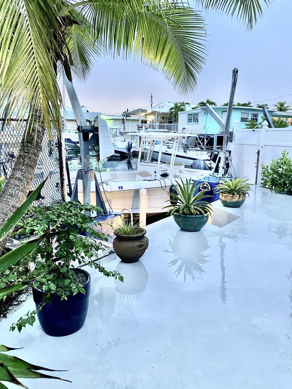 Property grounds - Beautiful Waterfront Villa (Tavernier)