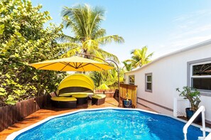 Outdoor pool - Beautiful Waterfront Villa (Tavernier)