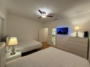 3 bedrooms, in-room safe, desk, iron/ironing board