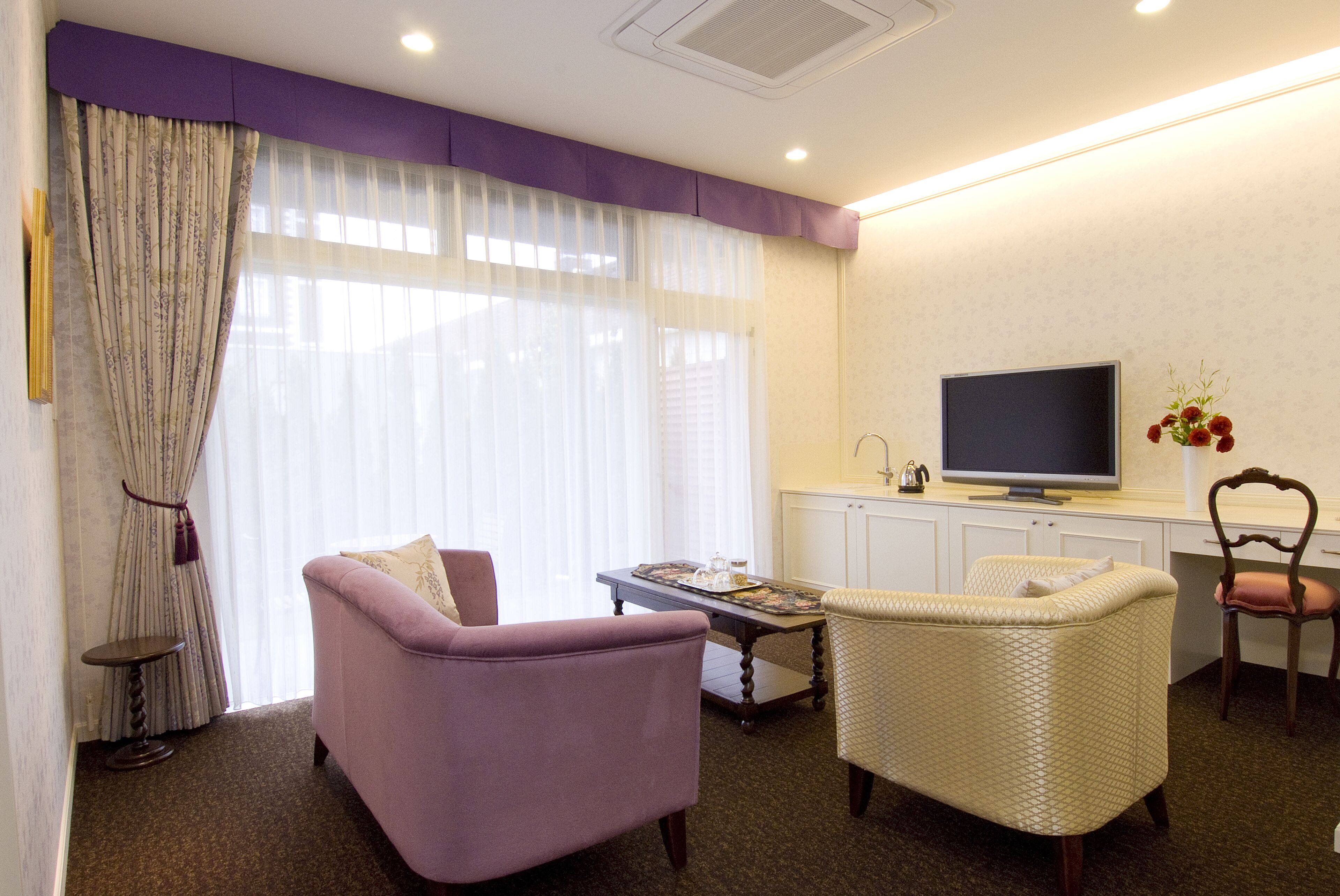 suite, non smoking | 1 bedroom, individually decorated, individually furnished, free wifi