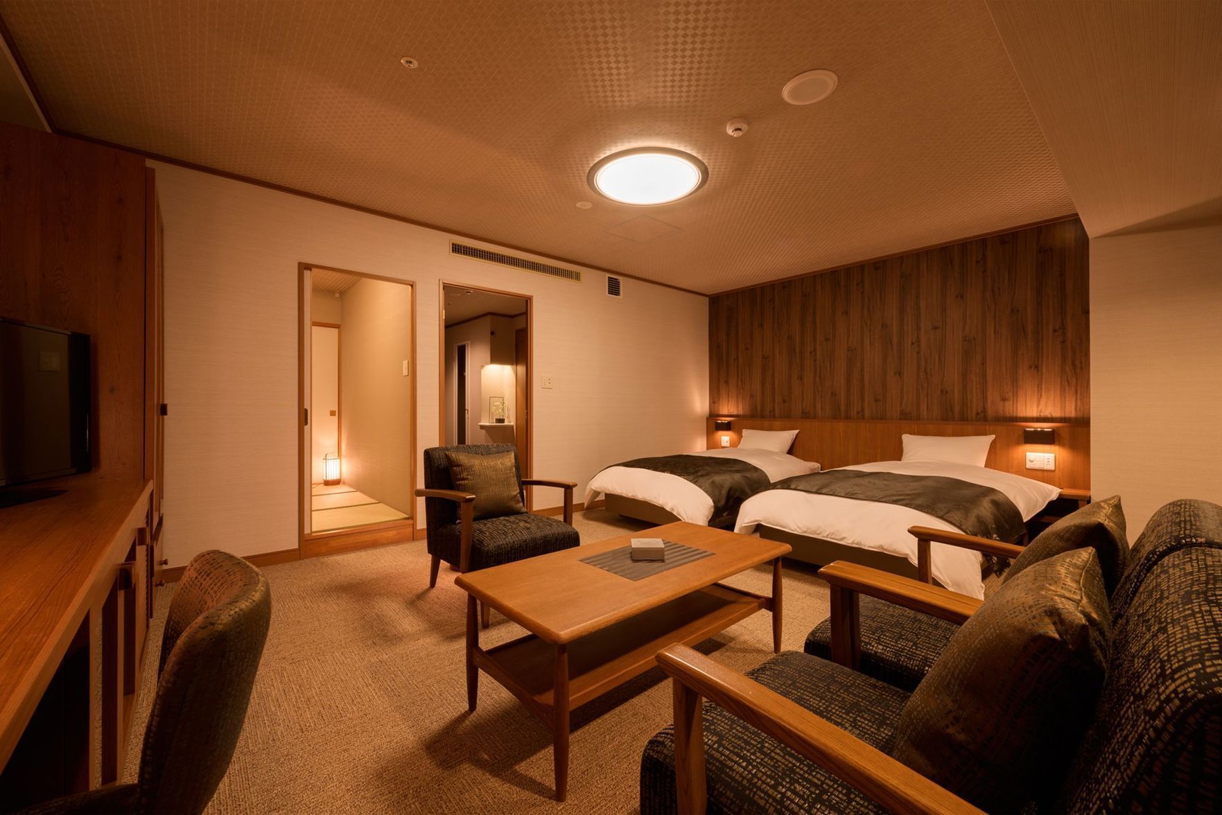 Down comforters, in-room safe, free WiFi, bed sheets