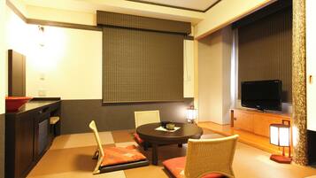 Japanese-style Triple Room, Non Smoking | In-room safe, iron/ironing board, free WiFi, bed sheets