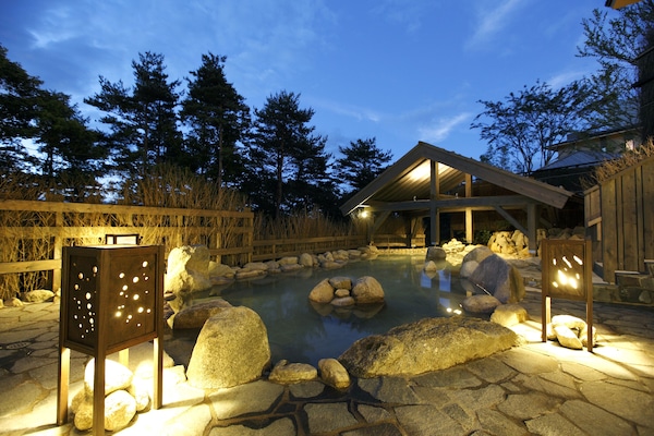 ينابيع ساخنة