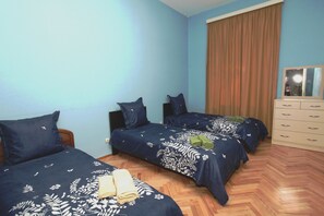 4 chambres, coffres-forts dans les chambres, fer et planche Ă repasser