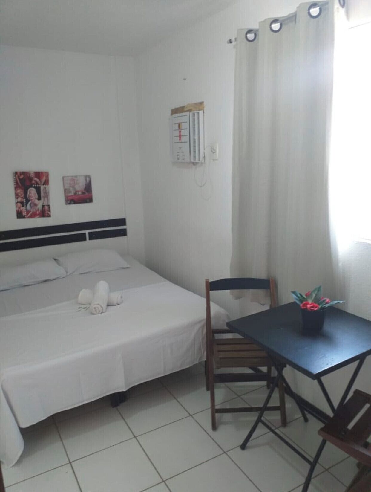 1 quarto, acesso à internet, roupa de cama