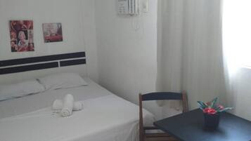 1 quarto, acesso à internet, roupa de cama