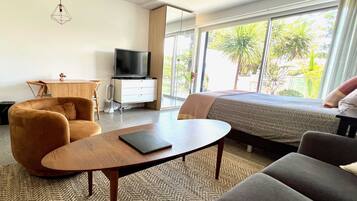 Iron/ironing board, travel cot, WiFi, bed sheets