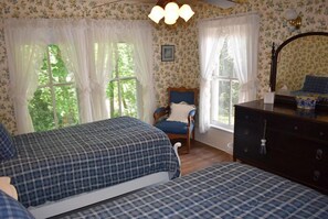 4 habitaciones, acceso a internet y ropa de cama