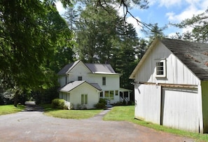 Exterior - Whittle Pines-4BR/3.5 baths Walk to town. ALSO LISTED FOR SALE (Highlands)