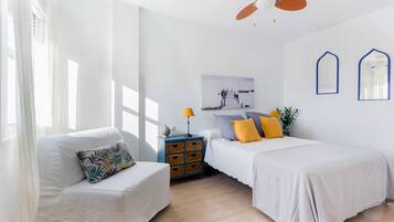 2 slaapkamers, een strijkplank/strijkijzer, reisbedje, gratis wifi