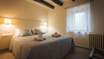 2 slaapkamers, een strijkplank/strijkijzer, reisbedje, gratis wifi