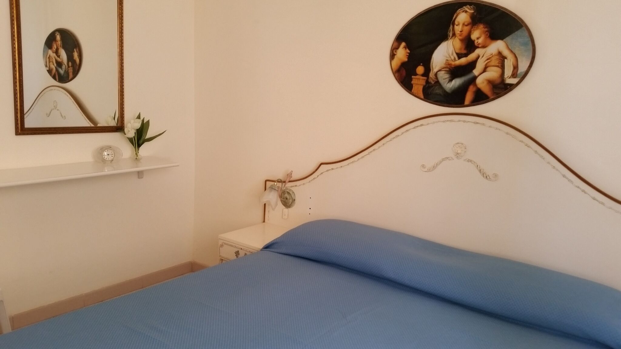 apartment a stone's throw from the sea