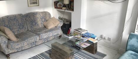 TV, libri, impianto stereo