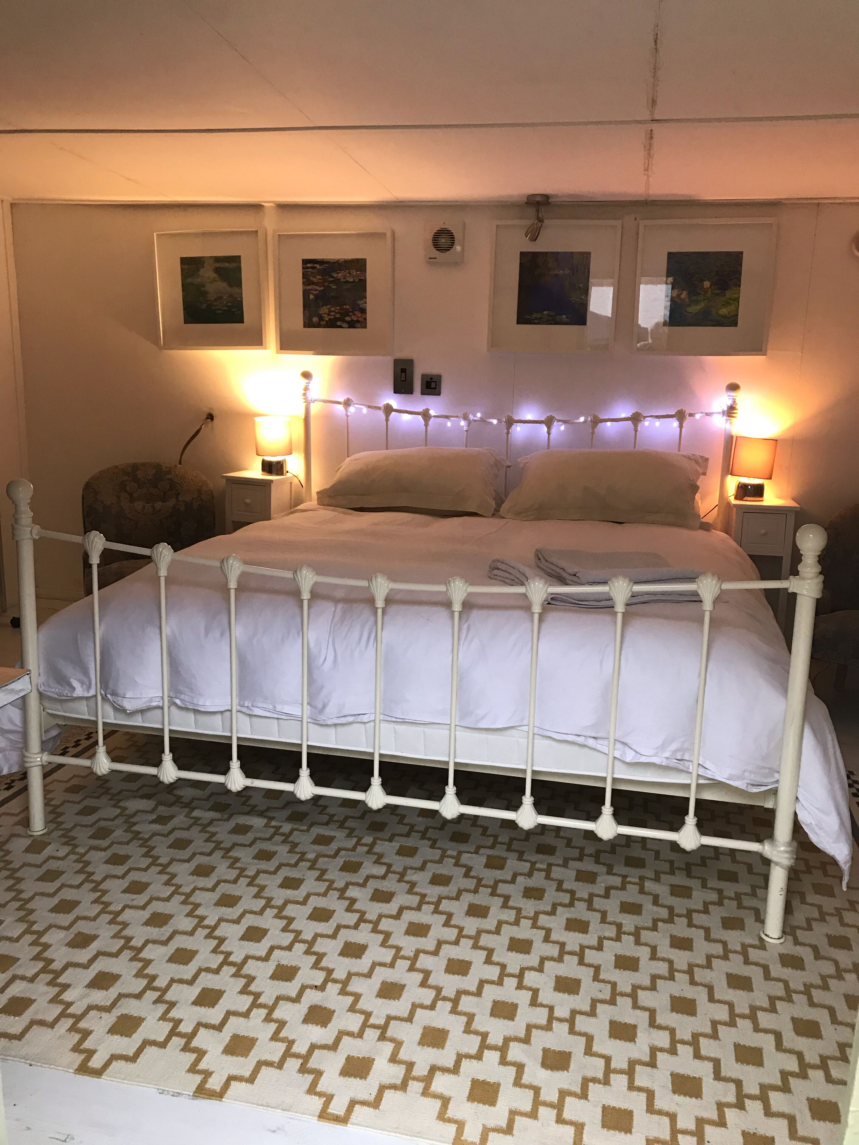 3 Double Bedroom Garden Cottage near Wandsworth Common