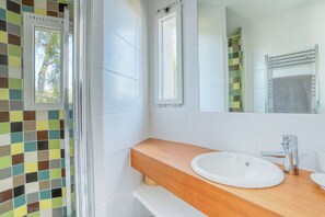 Combined shower/tub, hair dryer, towels, toilet paper