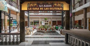 Property entrance - Casa de las Culturas San Marcos (Quito)