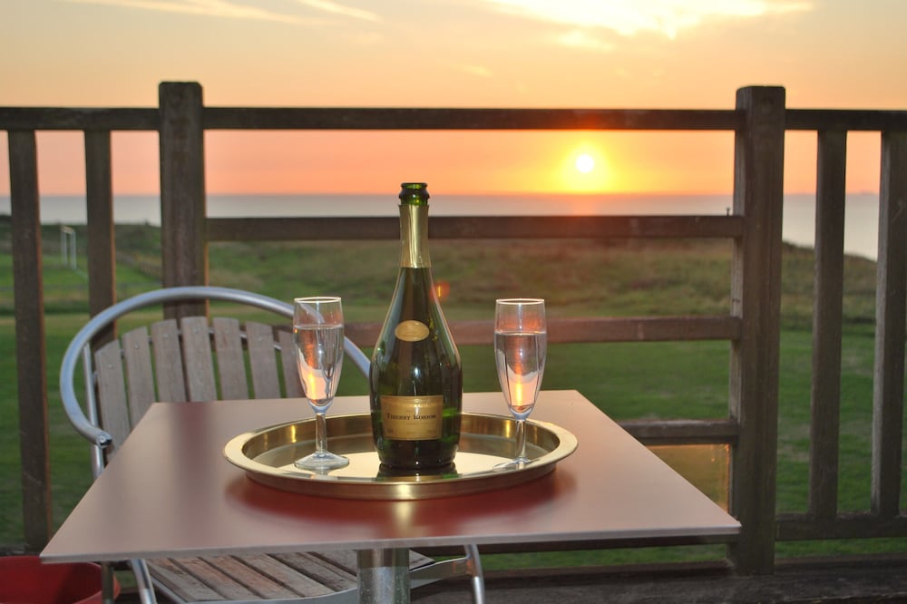 NEW!!! Studio on the Opal Coast, N.-France, with beautiful sea views.