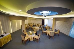 Dining - Hotel President (Madurai)