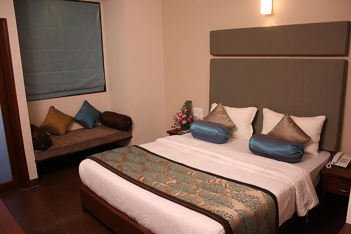 Standard Double Room, 1 Double Bed | 1 bedroom, desk, soundproofing, rollaway beds