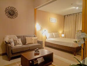 Beautiful 1 Bedroom | 1 bedroom, laptop workspace, free WiFi, bed sheets - Uptown BGC near St. Luke's (Taguig)