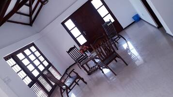 Vila Basic, 1 Tempat Tidur King, Bebas Asap Rokok, pemandangan pantai | Area keluarga