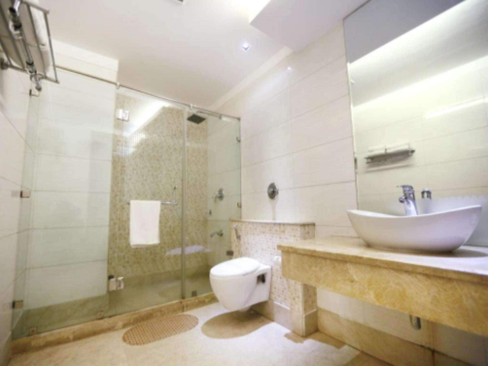 Deluxe Room, 2 Single Beds | In-room safe, blackout curtains, soundproofing, rollaway beds