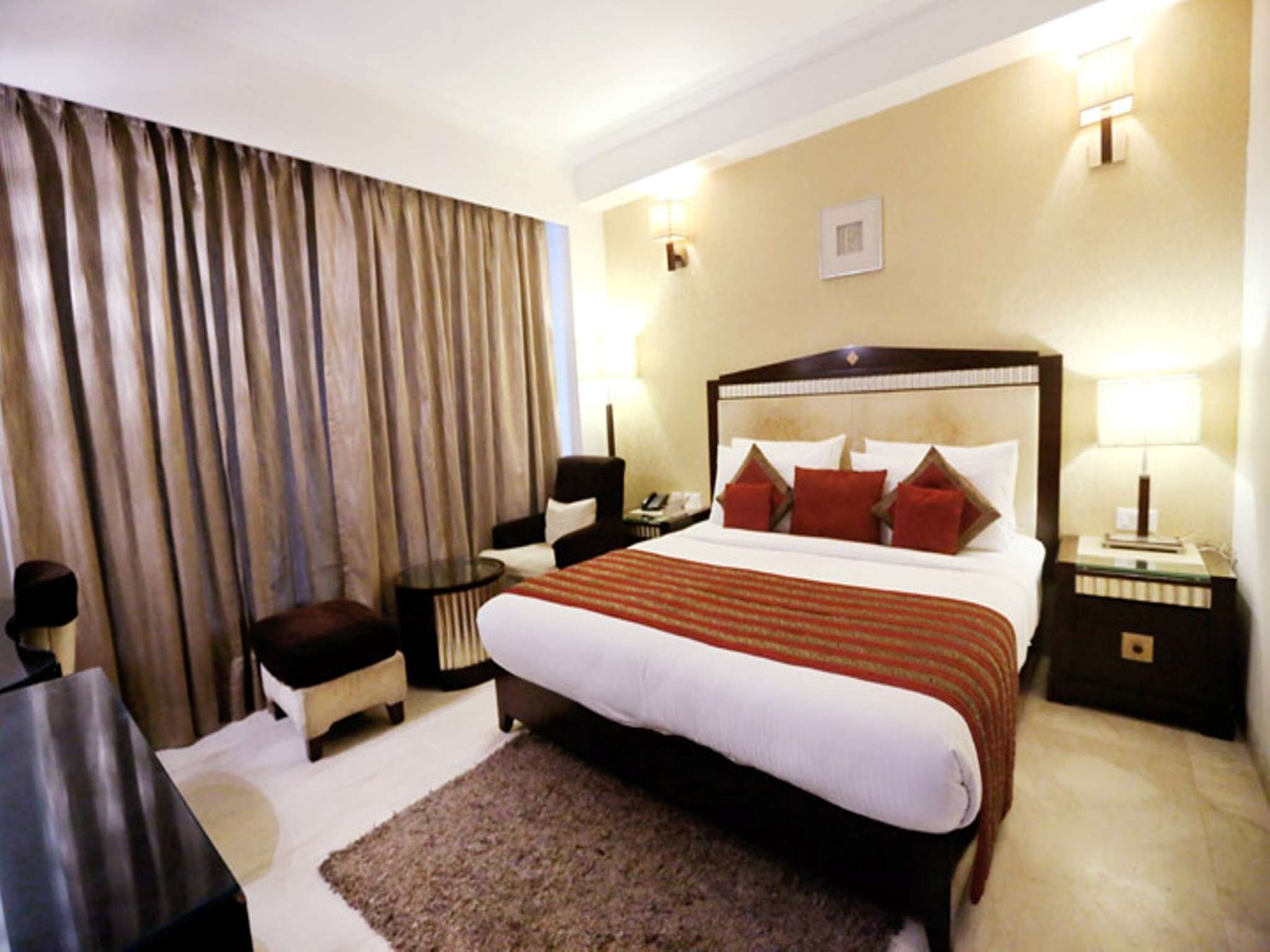 In-room safe, blackout drapes, soundproofing, rollaway beds