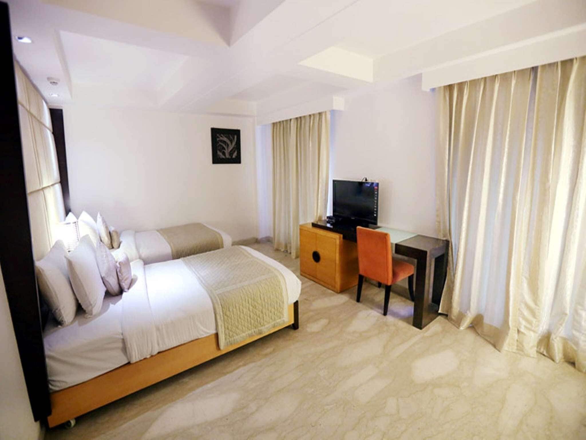 Deluxe-huone, 2 yhden hengen sänkyä | Tallelokero huoneessa, pimennysverhot, äänieristys, lisävuoteet