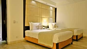 Deluxe-værelse - 1 soveværelse - byudsigt | Pengeskab på værelset, mørklægningsgardiner, lydisolering