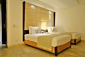 Deluxe Twin Room | In-room safe, blackout drapes, soundproofing, rollaway beds