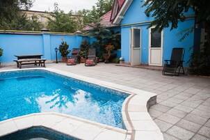 季节性开放的室外游泳池