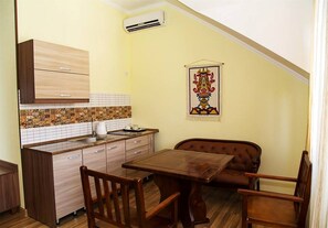 Family Room | Private kitchenette | Fridge, electric kettle