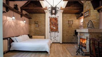 Quarto luxo | Ferros/tábuas de passar roupa, Wi-Fi de cortesia, roupa de cama