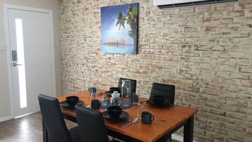 Family Apartment, 2 Bedrooms, Park View | In-room dining